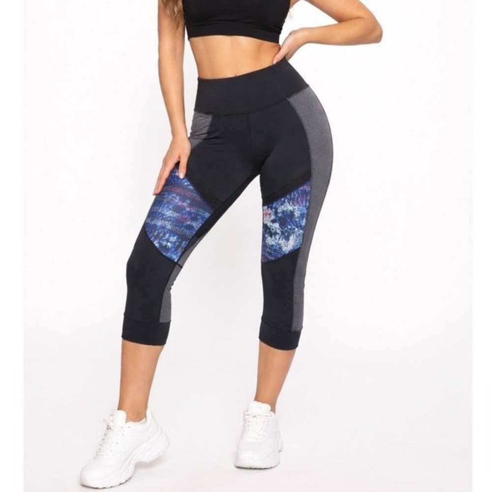 CALIA by Carrie‎ Underwood Ribbed Capri Leggings Black Blue Boho Size L NWT